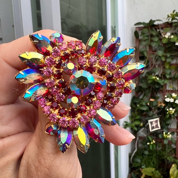 Pinks Red Ruby Aurora Borealis Rhinestone Brooch - Picture 9 of 9